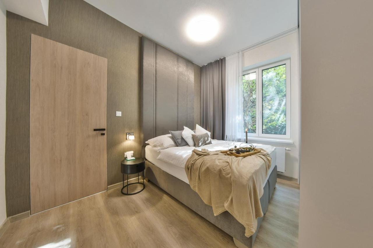 Chalupku - Luxurious Apartment 70M2 In Direct Centrum With Parking Included, Air-Conditioned, Balcony, Quiet Sleep, Best In Town Banská Bystrica Exteriér fotografie