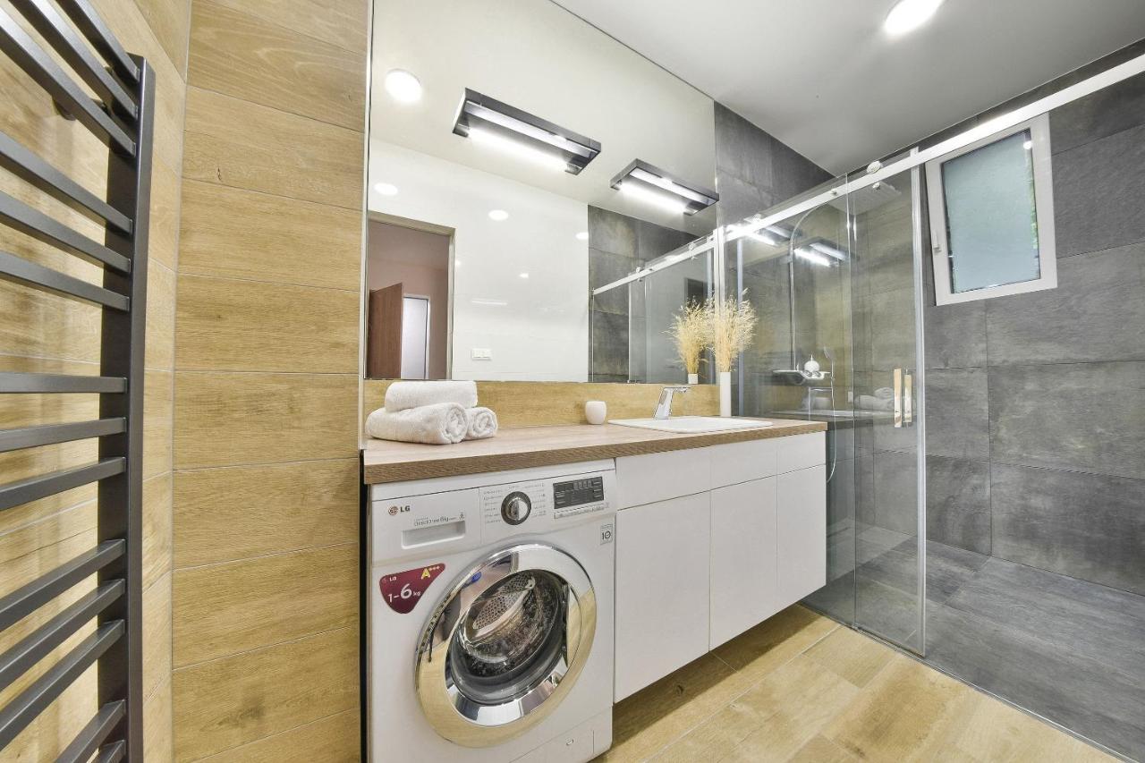 Chalupku - Luxurious Apartment 70M2 In Direct Centrum With Parking Included, Air-Conditioned, Balcony, Quiet Sleep, Best In Town Banská Bystrica Exteriér fotografie
