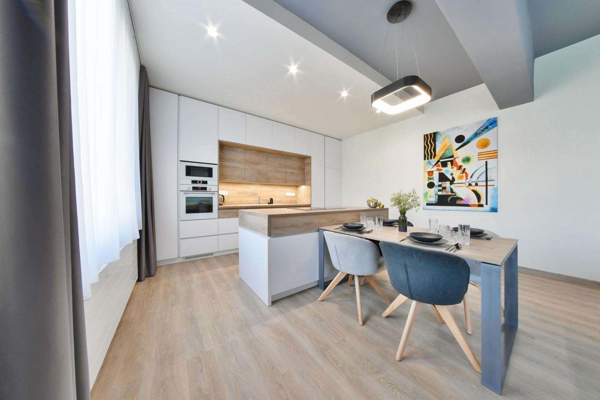 Chalupku - Luxurious Apartment 70M2 In Direct Centrum With Parking Included, Air-Conditioned, Balcony, Quiet Sleep, Best In Town Banská Bystrica Exteriér fotografie