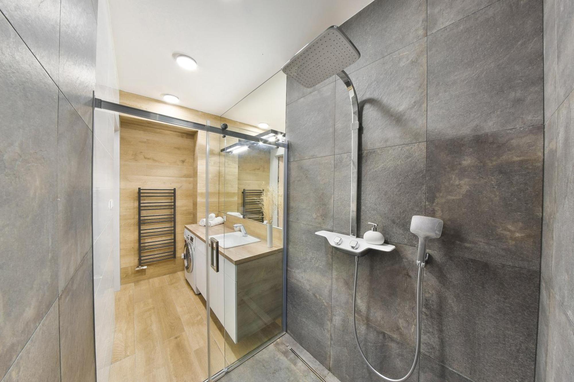Chalupku - Luxurious Apartment 70M2 In Direct Centrum With Parking Included, Air-Conditioned, Balcony, Quiet Sleep, Best In Town Banská Bystrica Exteriér fotografie