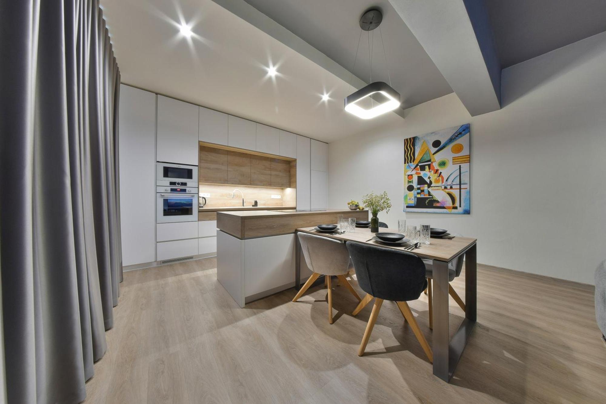 Chalupku - Luxurious Apartment 70M2 In Direct Centrum With Parking Included, Air-Conditioned, Balcony, Quiet Sleep, Best In Town Banská Bystrica Exteriér fotografie
