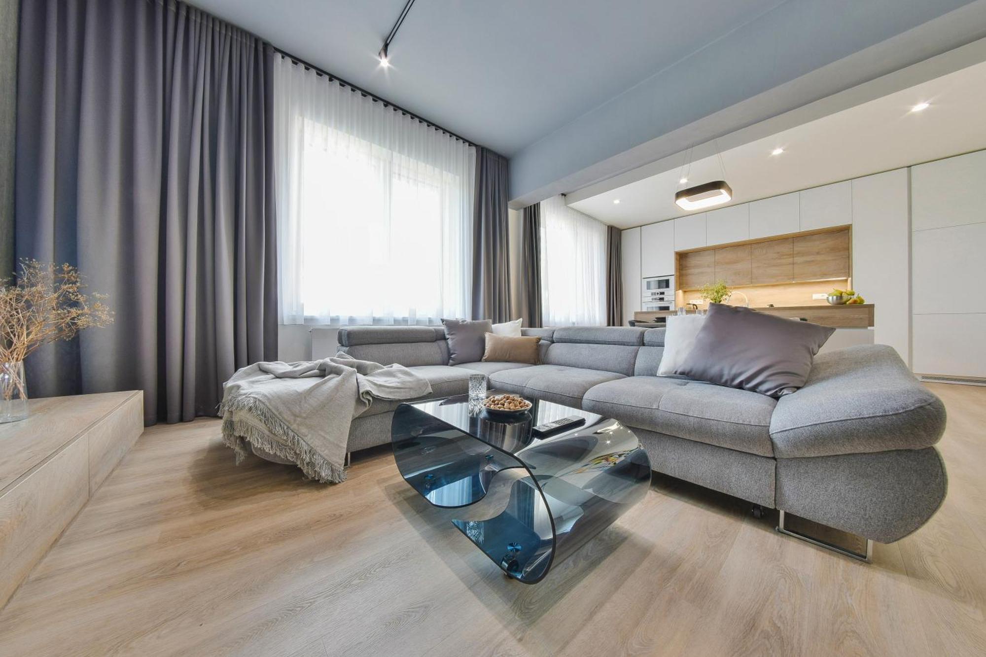 Chalupku - Luxurious Apartment 70M2 In Direct Centrum With Parking Included, Air-Conditioned, Balcony, Quiet Sleep, Best In Town Banská Bystrica Exteriér fotografie