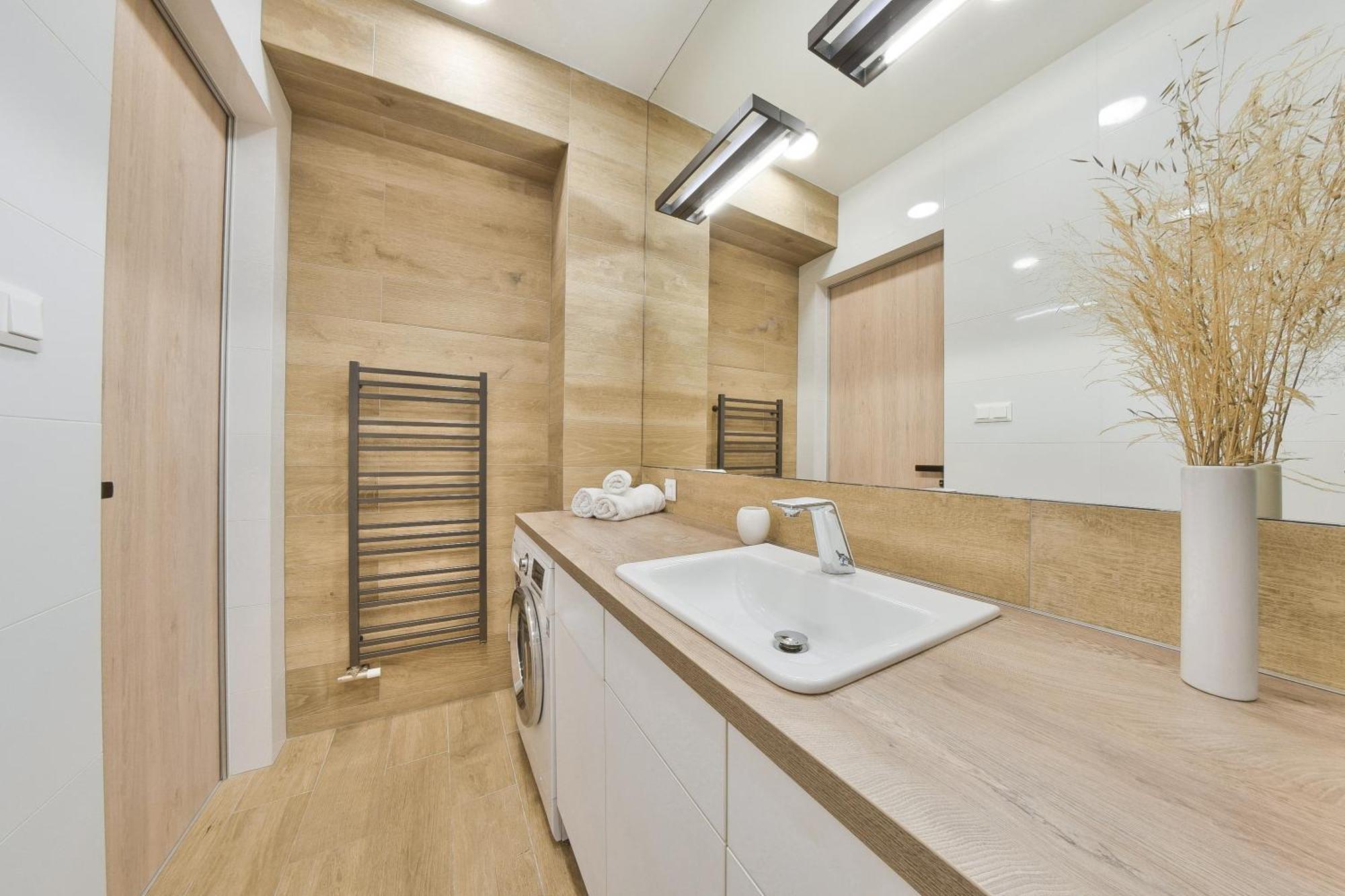 Chalupku - Luxurious Apartment 70M2 In Direct Centrum With Parking Included, Air-Conditioned, Balcony, Quiet Sleep, Best In Town Banská Bystrica Exteriér fotografie