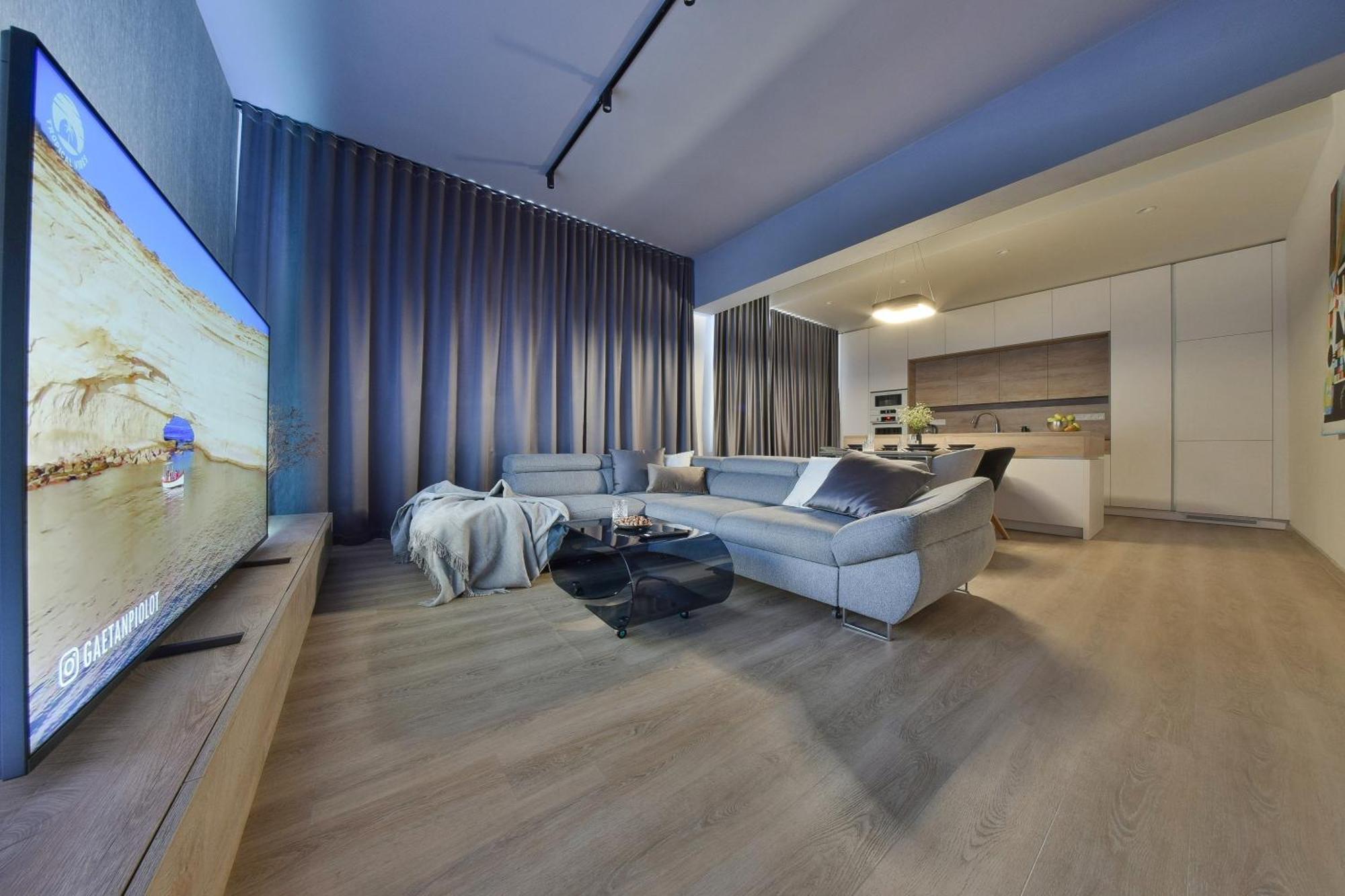 Chalupku - Luxurious Apartment 70M2 In Direct Centrum With Parking Included, Air-Conditioned, Balcony, Quiet Sleep, Best In Town Banská Bystrica Exteriér fotografie