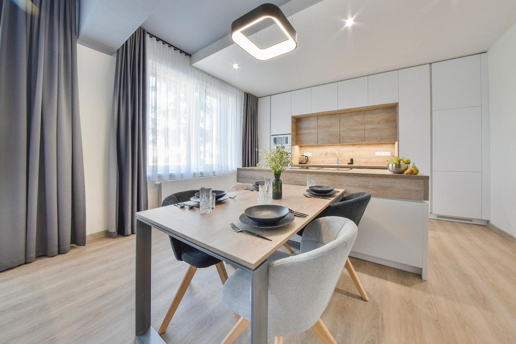 Chalupku - Luxurious Apartment 70M2 In Direct Centrum With Parking Included, Air-Conditioned, Balcony, Quiet Sleep, Best In Town Banská Bystrica Exteriér fotografie