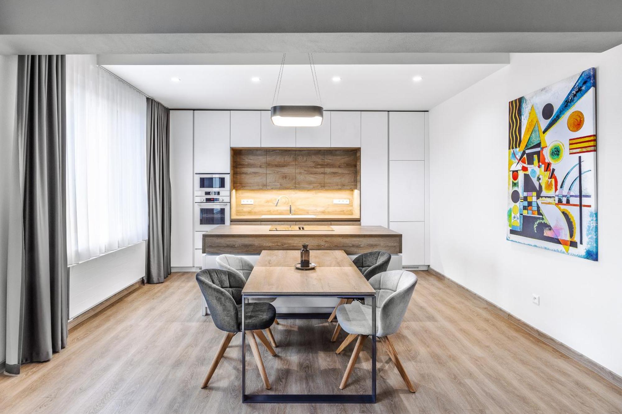Chalupku - Luxurious Apartment 70M2 In Direct Centrum With Parking Included, Air-Conditioned, Balcony, Quiet Sleep, Best In Town Banská Bystrica Exteriér fotografie